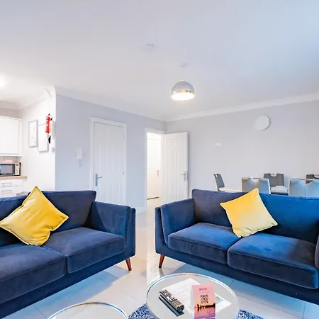 Apartment Eyre Arch Rest *